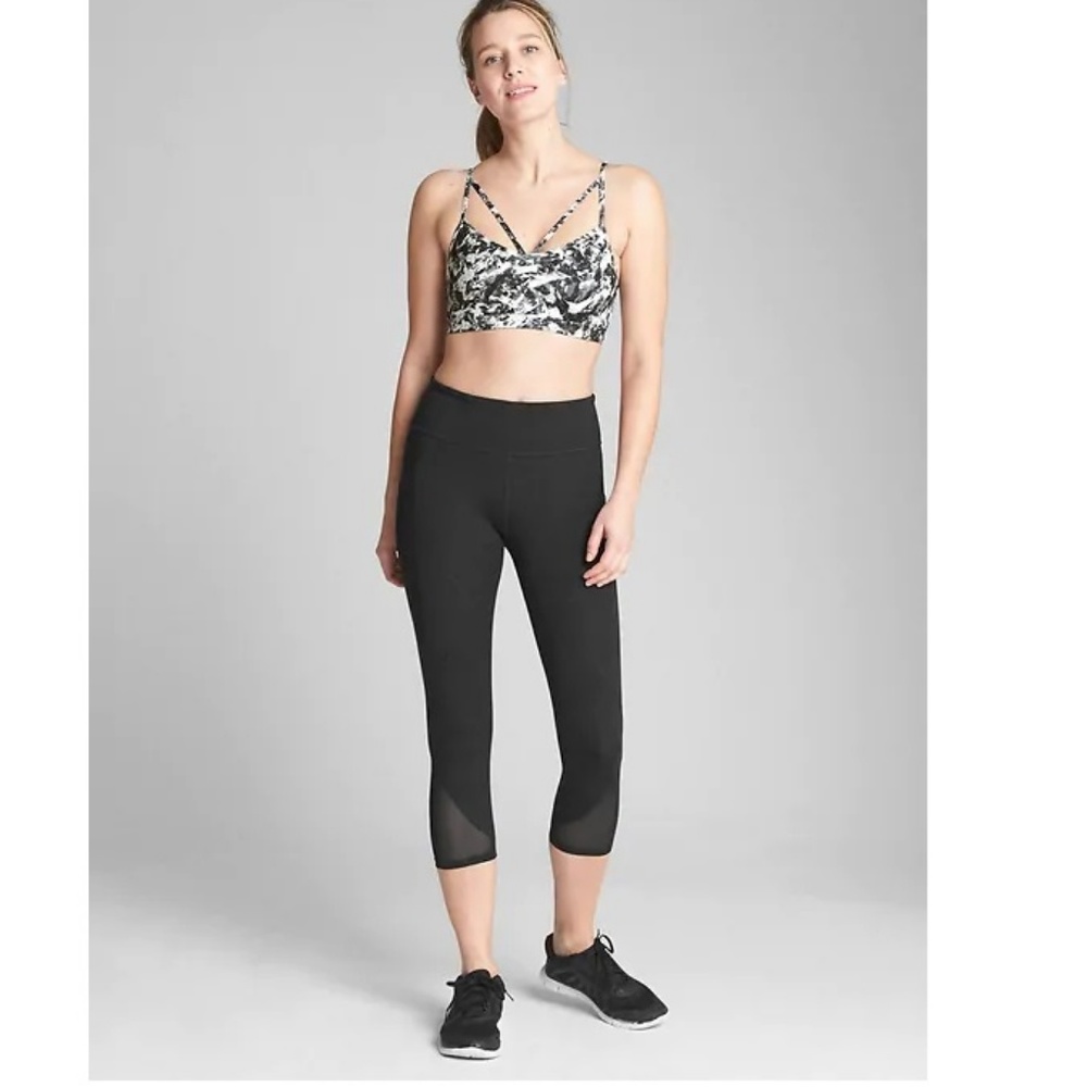NWT GapFit'18 Low Impact Strappy Sports Bra v33SL - Picture 3 of 3